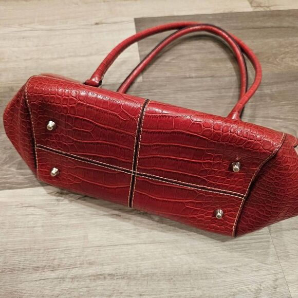 Red Faux Crocodile Leather Y2K Shoulder bag - Picture 8 of 9